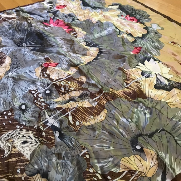 100% Silk Japanese Scarf 33x33in - Picture 3 of 3